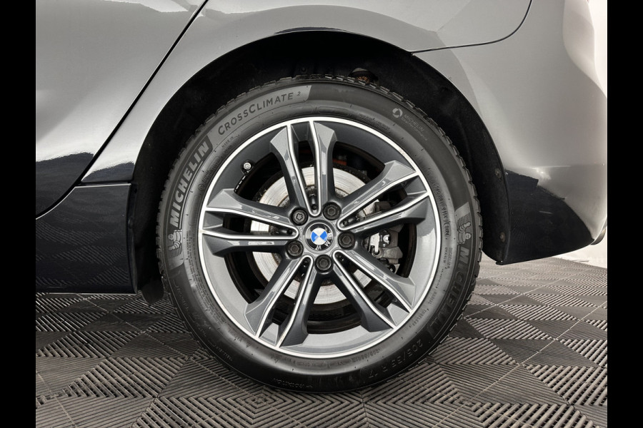 BMW 2 Serie Active Tourer 225xe iPerformance Saphir Edition {SOH-84%} Aut. *LEATHER | HEAD-UP | FULL-LED | HEATED-SPORTSEATS | CAMERA | NAVI-FULLMAP | PRIVACY-GLASS | ECC | PDC | 17''ALU*