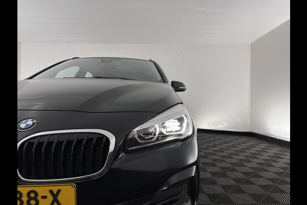 BMW 2 Serie Active Tourer 225xe iPerformance Saphir Edition {SOH-84%} Aut. *LEATHER | HEAD-UP | FULL-LED | HEATED-SPORTSEATS | CAMERA | NAVI-FULLMAP | PRIVACY-GLASS | ECC | PDC | 17''ALU*