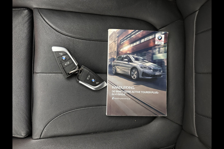 BMW 2 Serie Active Tourer 225xe iPerformance Saphir Edition {SOH-84%} Aut. *LEATHER | HEAD-UP | FULL-LED | HEATED-SPORTSEATS | CAMERA | NAVI-FULLMAP | PRIVACY-GLASS | ECC | PDC | 17''ALU*