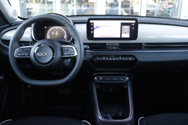 Fiat 600 1.2 Hybrid 110PK AUTOMAAT URBAN | STOEL/VOORRUIT VERWARMING | KEYLESS ENTRY/START | 17" LICHTEMATELN VELGEN | DRAADLOZE TELEFOONLADER | DRAADLOZE APPLE CARPLAY/ANDROID AUTO | NAVIGATIE | DAB+ RADIO | PARKEERSENSOREN VOOR + ACHTER | ACHTERUITRIJ CAMERA | CRUISE CONTROL | LED KOPLAMPEN |