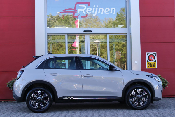 Fiat 600 1.2 Hybrid 110PK AUTOMAAT URBAN | STOEL/VOORRUIT VERWARMING | KEYLESS ENTRY/START | 17" LICHTEMATELN VELGEN | DRAADLOZE TELEFOONLADER | DRAADLOZE APPLE CARPLAY/ANDROID AUTO | NAVIGATIE | DAB+ RADIO | PARKEERSENSOREN VOOR + ACHTER | ACHTERUITRIJ CAMERA | CRUISE CONTROL | LED KOPLAMPEN |