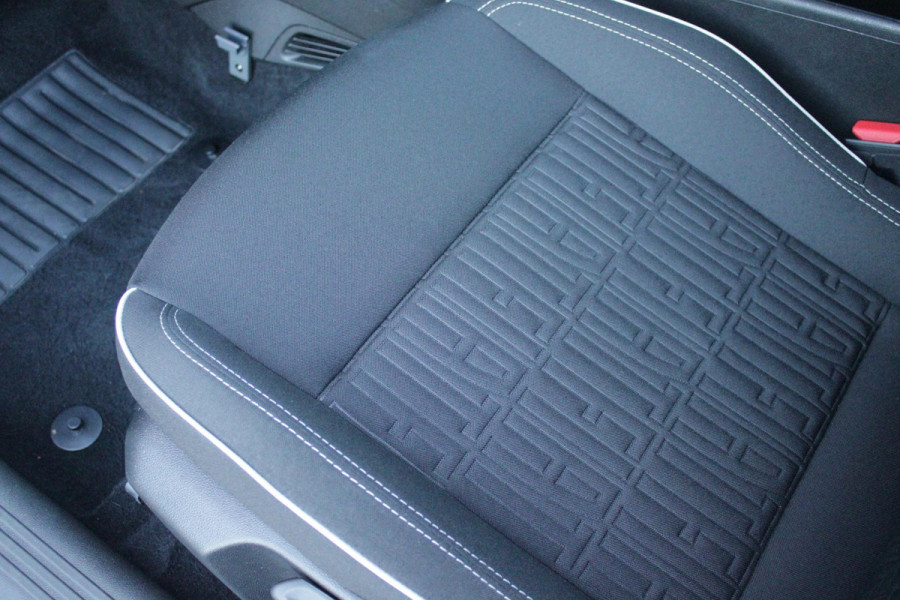 Fiat 600 1.2 Hybrid 110PK AUTOMAAT URBAN | STOEL/VOORRUIT VERWARMING | KEYLESS ENTRY/START | 17" LICHTEMATELN VELGEN | DRAADLOZE TELEFOONLADER | DRAADLOZE APPLE CARPLAY/ANDROID AUTO | NAVIGATIE | DAB+ RADIO | PARKEERSENSOREN VOOR + ACHTER | ACHTERUITRIJ CAMERA | CRUISE CONTROL | LED KOPLAMPEN |