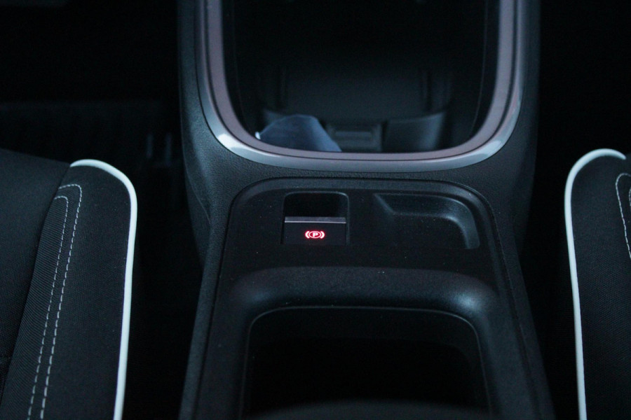 Fiat 600 1.2 Hybrid 110PK AUTOMAAT URBAN | STOEL/VOORRUIT VERWARMING | KEYLESS ENTRY/START | 17" LICHTEMATELN VELGEN | DRAADLOZE TELEFOONLADER | DRAADLOZE APPLE CARPLAY/ANDROID AUTO | NAVIGATIE | DAB+ RADIO | PARKEERSENSOREN VOOR + ACHTER | ACHTERUITRIJ CAMERA | CRUISE CONTROL | LED KOPLAMPEN |