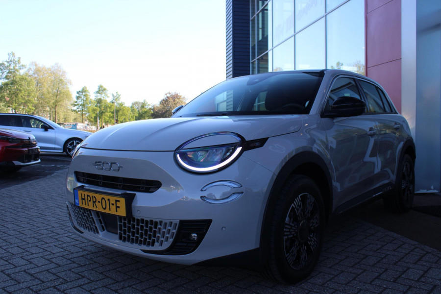 Fiat 600 1.2 Hybrid 110PK AUTOMAAT URBAN | STOEL/VOORRUIT VERWARMING | KEYLESS ENTRY/START | 17" LICHTEMATELN VELGEN | DRAADLOZE TELEFOONLADER | DRAADLOZE APPLE CARPLAY/ANDROID AUTO | NAVIGATIE | DAB+ RADIO | PARKEERSENSOREN VOOR + ACHTER | ACHTERUITRIJ CAMERA | CRUISE CONTROL | LED KOPLAMPEN |