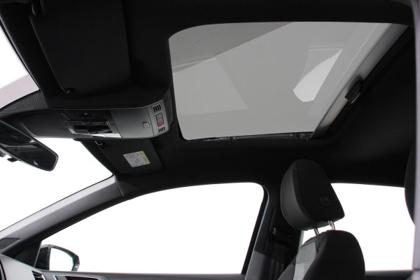 Volkswagen Polo 1.0 TSI DSG R-Line | Panorama dak | Navigatie | App Connect/Apple Carplay/Android Auto | Climate Control | DAB | LED | Parkeer sensoren | Camera | Cruise control adaptive | Lichtmetalen velgen