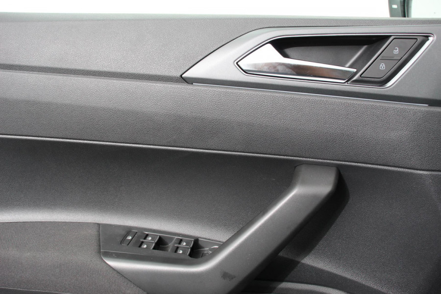 Volkswagen Polo 1.0 TSI DSG R-Line | Panorama dak | Navigatie | App Connect/Apple Carplay/Android Auto | Climate Control | DAB | LED | Parkeer sensoren | Camera | Cruise control adaptive | Lichtmetalen velgen