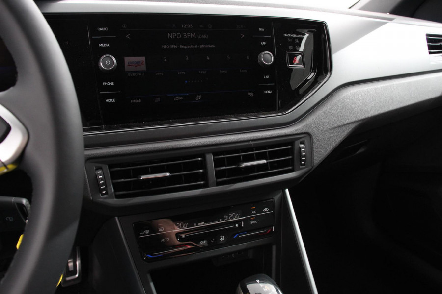 Volkswagen Polo 1.0 TSI DSG R-Line | Panorama dak | Navigatie | App Connect/Apple Carplay/Android Auto | Climate Control | DAB | LED | Parkeer sensoren | Camera | Cruise control adaptive | Lichtmetalen velgen