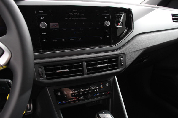 Volkswagen Polo 1.0 TSI DSG R-Line | Panorama dak | Navigatie | App Connect/Apple Carplay/Android Auto | Climate Control | DAB | LED | Parkeer sensoren | Camera | Cruise control adaptive | Lichtmetalen velgen