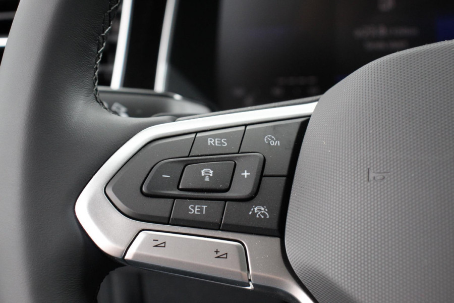 Volkswagen Polo 1.0 TSI DSG R-Line | Panorama dak | Navigatie | App Connect/Apple Carplay/Android Auto | Climate Control | DAB | LED | Parkeer sensoren | Camera | Cruise control adaptive | Lichtmetalen velgen