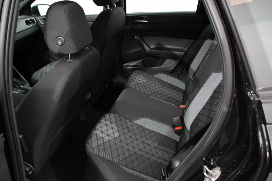 Volkswagen Polo 1.0 TSI DSG R-Line | Panorama dak | Navigatie | App Connect/Apple Carplay/Android Auto | Climate Control | DAB | LED | Parkeer sensoren | Camera | Cruise control adaptive | Lichtmetalen velgen