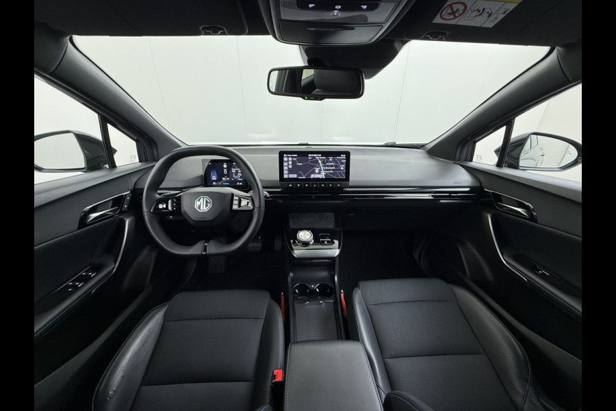 MG Mg4 electric Trophy Extended Range 77kWh Warmtepomp Trekhaak SOH 95% Adap.Cruise Navi 360°Camera Apple Carplay Android Auto Elek.Stoel+Verwar Led Privacy Glas Isofix DAB Bluetooth Dodehoek detector File assistent Rijstrooksensor Wifi 1e Eigenaar Origineel Nederlandse Auto