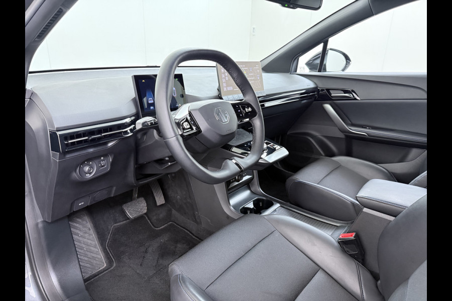 MG Mg4 electric Trophy Extended Range 77kWh Warmtepomp Trekhaak SOH 95% Adap.Cruise Navi 360°Camera Apple Carplay Android Auto Elek.Stoel+Verwar Led Privacy Glas Isofix DAB Bluetooth Dodehoek detector File assistent Rijstrooksensor Wifi 1e Eigenaar Origineel Nederlandse Auto
