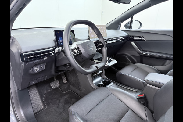 MG Mg4 electric Trophy Extended Range 77kWh Warmtepomp Trekhaak SOH 95% Adap.Cruise Navi 360°Camera Apple Carplay Android Auto Elek.Stoel+Verwar Led Privacy Glas Isofix DAB Bluetooth Dodehoek detector File assistent Rijstrooksensor Wifi 1e Eigenaar Origineel Nederlandse Auto