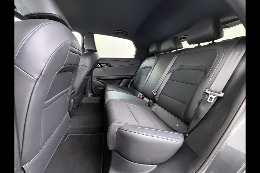 MG Mg4 electric Trophy Extended Range 77kWh Warmtepomp Trekhaak SOH 95% Adap.Cruise Navi 360°Camera Apple Carplay Android Auto Elek.Stoel+Verwar Led Privacy Glas Isofix DAB Bluetooth Dodehoek detector File assistent Rijstrooksensor Wifi 1e Eigenaar Origineel Nederlandse Auto
