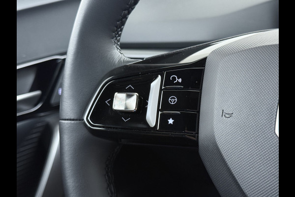 MG Mg4 electric Trophy Extended Range 77kWh Warmtepomp Trekhaak SOH 95% Adap.Cruise Navi 360°Camera Apple Carplay Android Auto Elek.Stoel+Verwar Led Privacy Glas Isofix DAB Bluetooth Dodehoek detector File assistent Rijstrooksensor Wifi 1e Eigenaar Origineel Nederlandse Auto