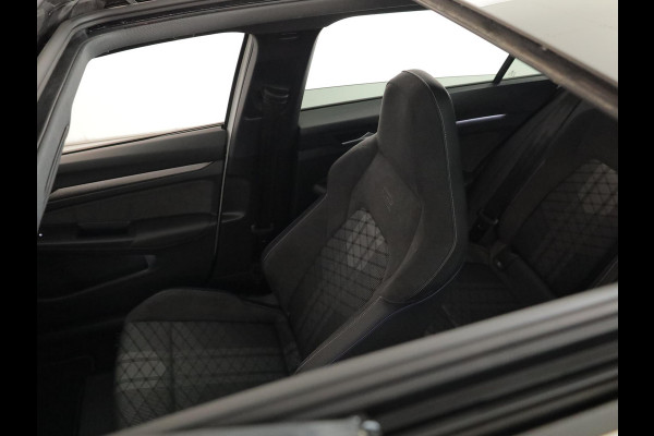 Volkswagen Golf variant 1.5 eTSI R-Line Edition | Black style pakket | Panoramisch schuif-kanteldak | Assistance pakket plus