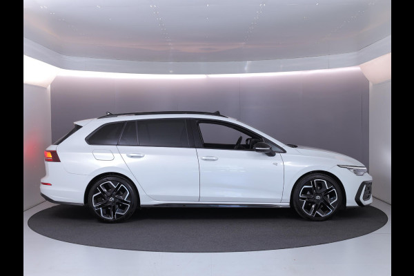 Volkswagen Golf variant 1.5 eTSI R-Line Edition | Black style pakket | Panoramisch schuif-kanteldak | Assistance pakket plus