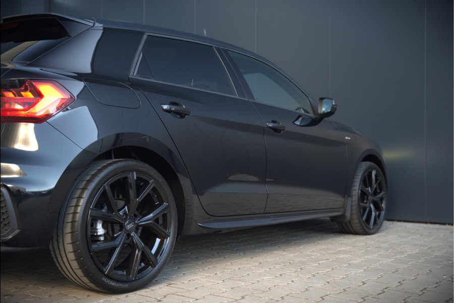 Audi A1 Sportback 35 TFSI S Line edition one S-Line | Bang & Olufsen | Stoelverwarming | Cruise Control | Ambiance Verlichting | Navigatie | Parkeersensoren | Apple Carplay | Climate Control | B&O | LED