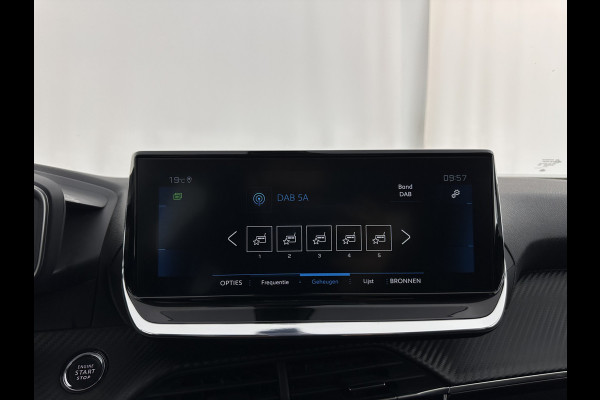 Peugeot 2008 1.5 BlueHDi Blue Lease Allure (INCL.BTW) Aut. *FULL-LED | LEATHER-FABRIC | NAVI-FULLMAP | DIGI-COCKPIT | SPORTSEATS | CAMERA | KEYLESS | PRIVACY-GLASS |  CARPLAY | ECC | PDC | CRUISE | CARPLAY | TOWBAR | 18"ALU*