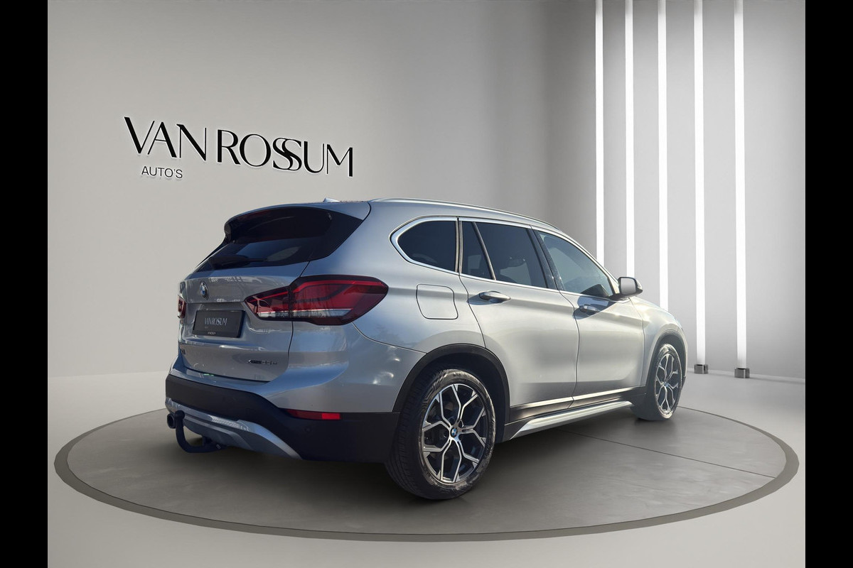 BMW X1 xDrive25e High Executive X-Line Panorama | Leder | Sportstoelen | Led | Park sensors V+A |