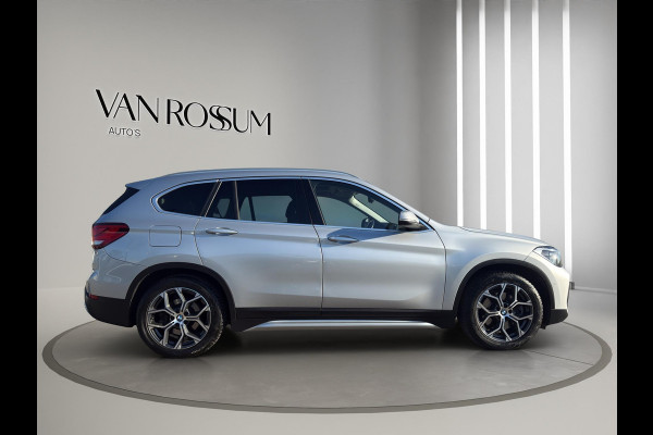 BMW X1 xDrive25e High Executive X-Line Panorama | Leder | Sportstoelen | Led | Park sensors V+A |