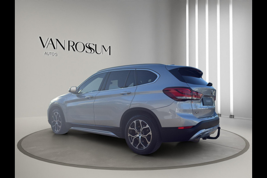 BMW X1 xDrive25e High Executive X-Line Panorama | Leder | Sportstoelen | Led | Park sensors V+A |