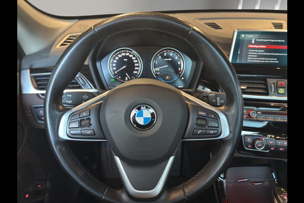 BMW X1 xDrive25e High Executive X-Line Panorama | Leder | Sportstoelen | Led | Park sensors V+A |