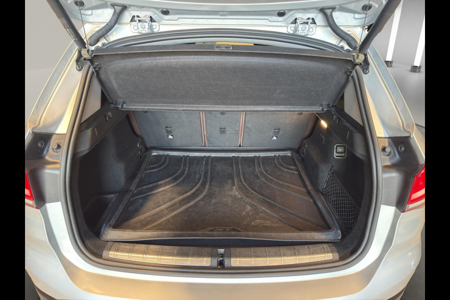 BMW X1 xDrive25e High Executive X-Line Panorama | Leder | Sportstoelen | Led | Park sensors V+A |