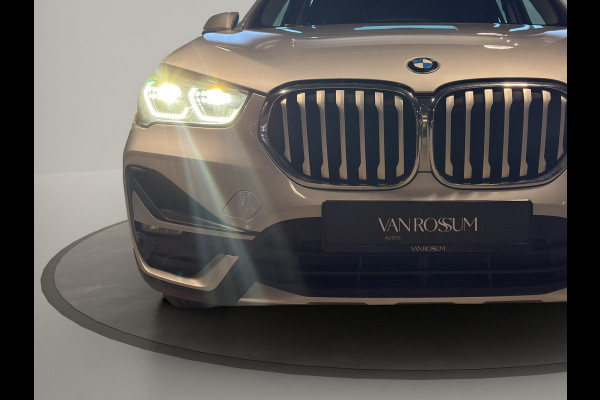 BMW X1 xDrive25e High Executive X-Line Panorama | Leder | Sportstoelen | Led | Park sensors V+A |