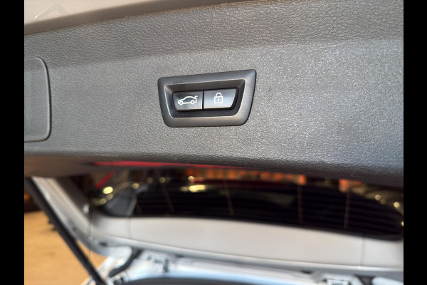 BMW X1 xDrive25e High Executive X-Line Panorama | Leder | Sportstoelen | Led | Park sensors V+A |