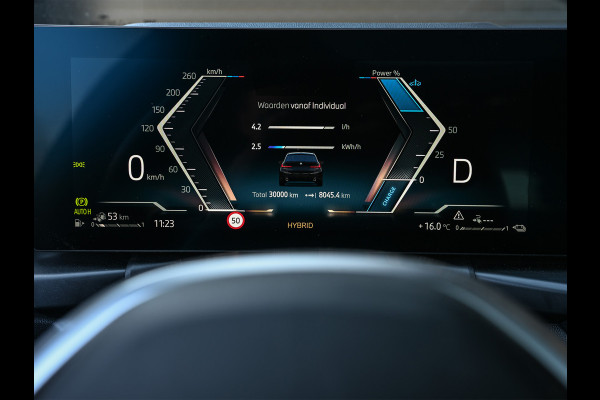 BMW 3 Serie Touring 330e xDrive M sport | Accu 19,5kWh | Trekhaak | Panorama dak  | Active Cruise | Camera  | Ambiance interieur