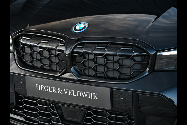 BMW 3 Serie Touring 330e xDrive M sport | Accu 19,5kWh | Trekhaak | Panorama dak  | Active Cruise | Camera  | Ambiance interieur
