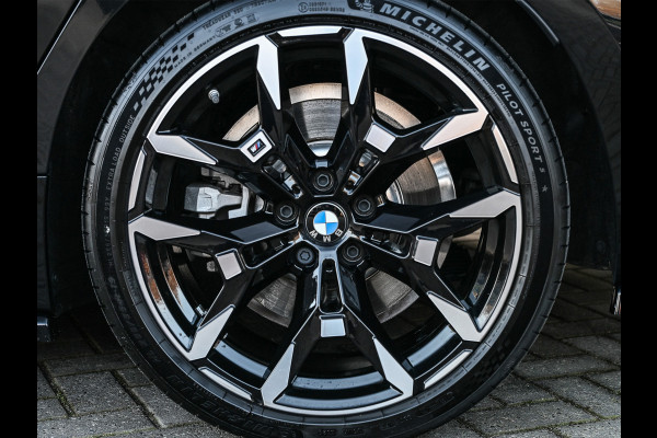 BMW 3 Serie Touring 330e xDrive M sport | Accu 19,5kWh | Trekhaak | Panorama dak  | Active Cruise | Camera  | Ambiance interieur