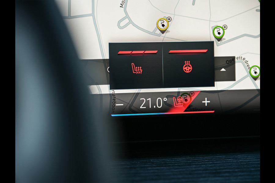 BMW 3 Serie Touring 330e xDrive M sport | Accu 19,5kWh | Trekhaak | Panorama dak  | Active Cruise | Camera  | Ambiance interieur