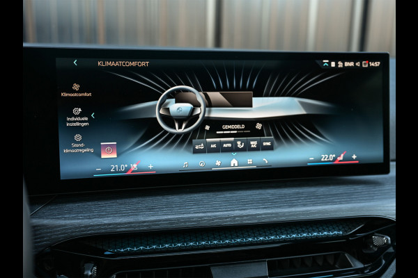 BMW 3 Serie Touring 330e xDrive M sport | Accu 19,5kWh | Trekhaak | Panorama dak  | Active Cruise | Camera  | Ambiance interieur