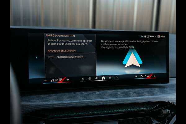 BMW 3 Serie Touring 330e xDrive M sport | Accu 19,5kWh | Trekhaak | Panorama dak  | Active Cruise | Camera  | Ambiance interieur