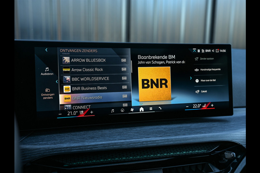 BMW 3 Serie Touring 330e xDrive M sport | Accu 19,5kWh | Trekhaak | Panorama dak  | Active Cruise | Camera  | Ambiance interieur