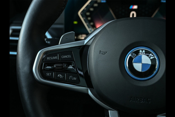 BMW 3 Serie Touring 330e xDrive M sport | Accu 19,5kWh | Trekhaak | Panorama dak  | Active Cruise | Camera  | Ambiance interieur