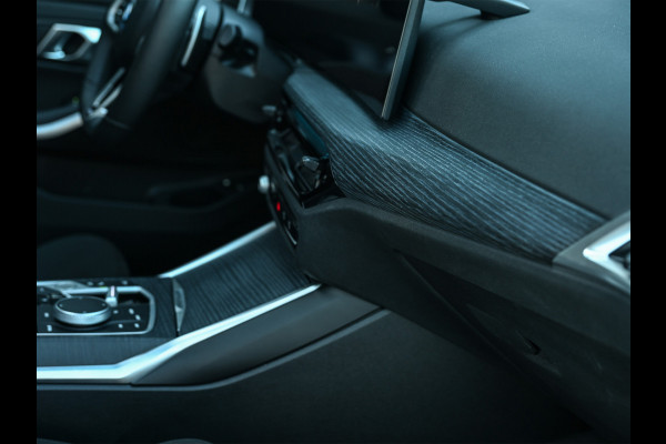 BMW 3 Serie Touring 330e xDrive M sport | Accu 19,5kWh | Trekhaak | Panorama dak  | Active Cruise | Camera  | Ambiance interieur