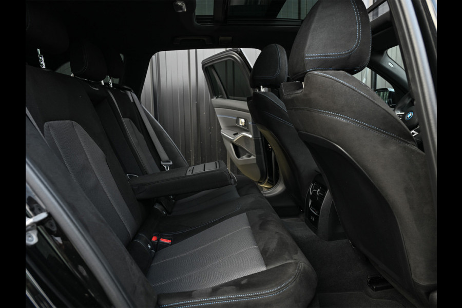BMW 3 Serie Touring 330e xDrive M sport | Accu 19,5kWh | Trekhaak | Panorama dak  | Active Cruise | Camera  | Ambiance interieur
