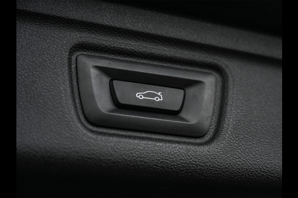 BMW 3 Serie Touring 330e xDrive M sport | Accu 19,5kWh | Trekhaak | Panorama dak  | Active Cruise | Camera  | Ambiance interieur