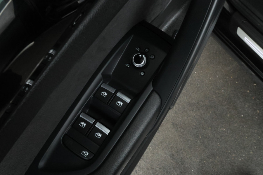 Audi Q5 30 TDI Design Automaat, Virtual, Leer, Trekhaak