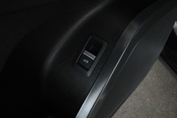 Audi Q5 30 TDI Design Automaat, Virtual, Leer, Trekhaak