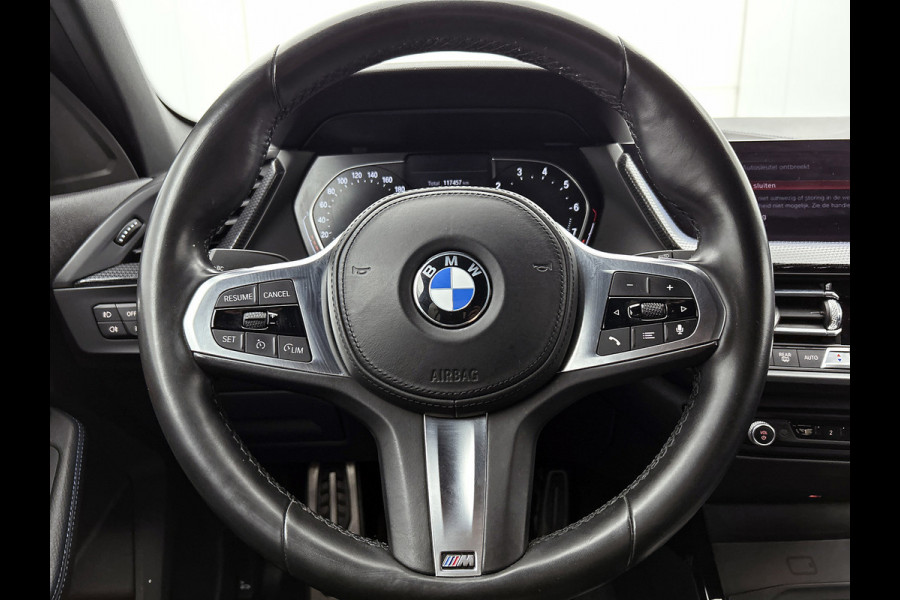 BMW 1-serie 118i Corporate Executive M-sport (Dealer OnderH, NAvi, StoelV, PDC V+A, Led, Cruise Con, Etc)