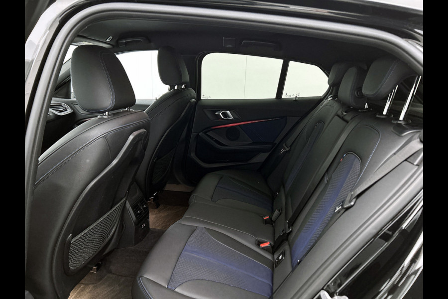 BMW 1-serie 118i Corporate Executive M-sport (Dealer OnderH, NAvi, StoelV, PDC V+A, Led, Cruise Con, Etc)