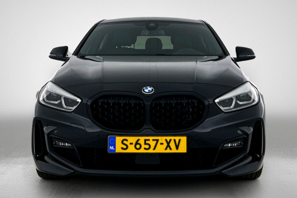 BMW 1-serie 118i Corporate Executive M-sport (Dealer OnderH, NAvi, StoelV, PDC V+A, Led, Cruise Con, Etc)