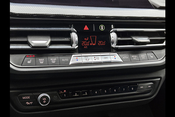 BMW 1-serie 118i Corporate Executive M-sport (Dealer OnderH, NAvi, StoelV, PDC V+A, Led, Cruise Con, Etc)