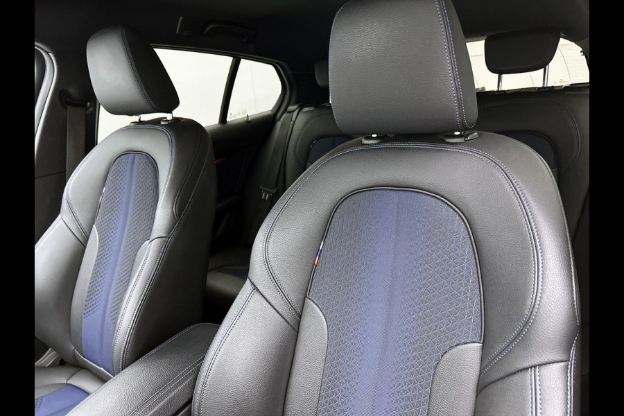 BMW 1-serie 118i Corporate Executive M-sport (Dealer OnderH, NAvi, StoelV, PDC V+A, Led, Cruise Con, Etc)