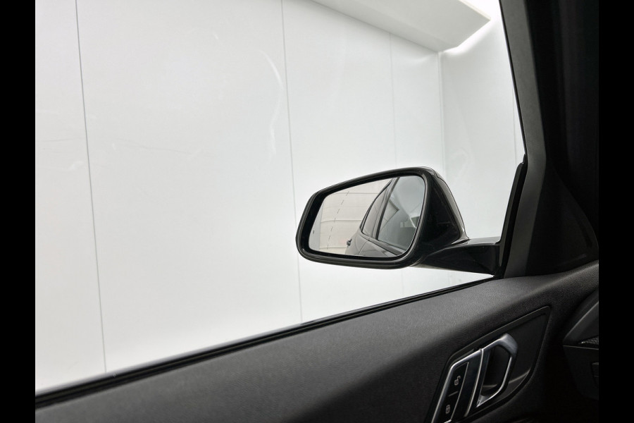 BMW 1-serie 118i Corporate Executive M-sport (Dealer OnderH, NAvi, StoelV, PDC V+A, Led, Cruise Con, Etc)