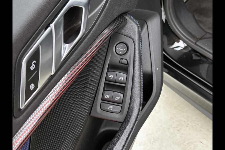 BMW 1-serie 118i Corporate Executive M-sport (Dealer OnderH, NAvi, StoelV, PDC V+A, Led, Cruise Con, Etc)